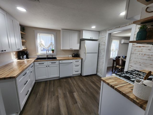 1100 N Mansfield Road, Ava, MO 65608