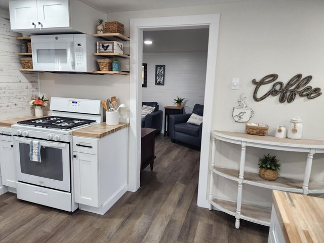 1100 N Mansfield Road, Ava, MO 65608