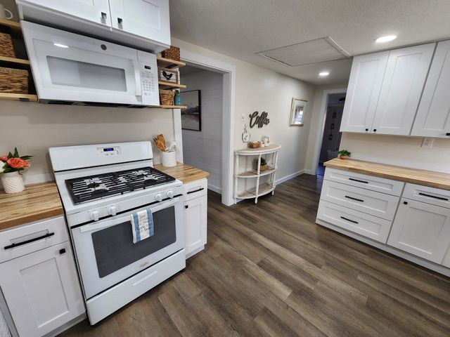 1100 N Mansfield Road, Ava, MO 65608