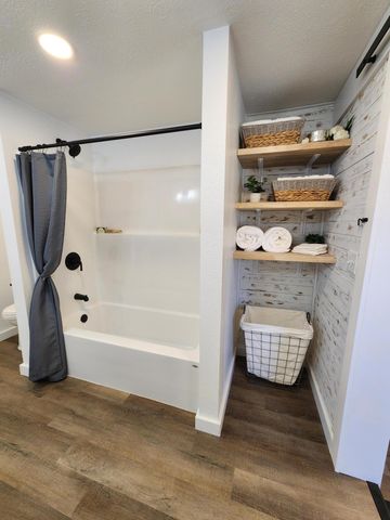 1100 N Mansfield Road, Ava, MO 65608