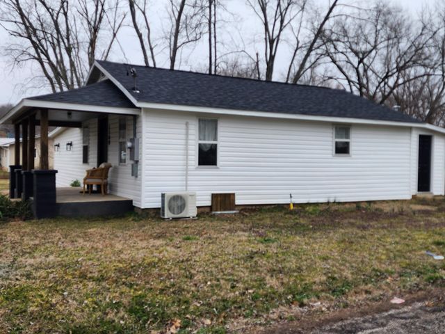 1100 N Mansfield Road, Ava, MO 65608