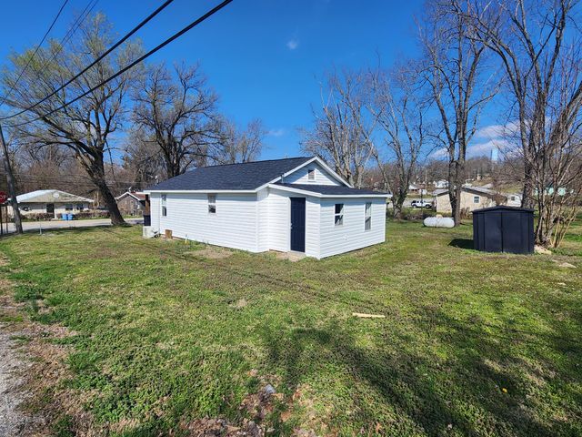 1100 N Mansfield Road, Ava, MO 65608