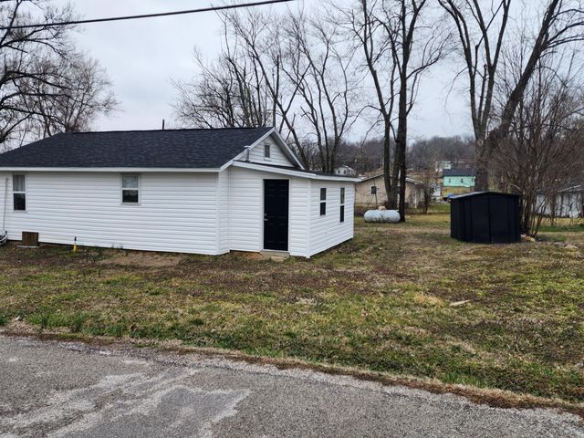 1100 N Mansfield Road, Ava, MO 65608