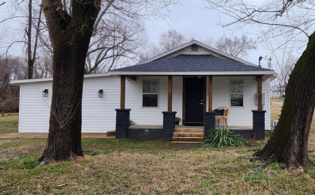 1100 N Mansfield Road, Ava, MO 65608