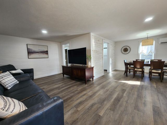 1100 N Mansfield Road, Ava, MO 65608