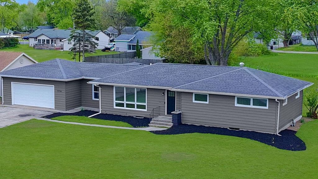 35728 90th PLACE, Twin Lakes, WI 53181