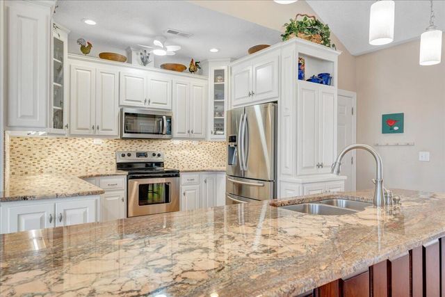 335 Camellia PL, Moneta, VA 24121