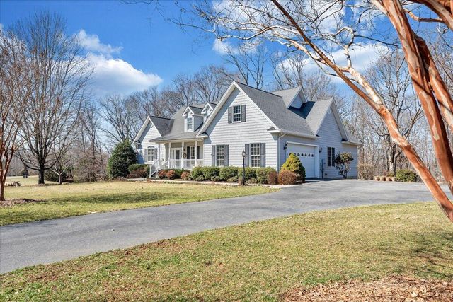 335 Camellia PL, Moneta, VA 24121