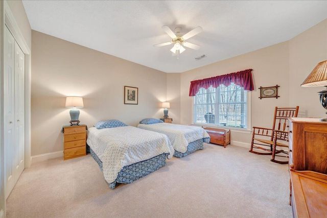 335 Camellia PL, Moneta, VA 24121