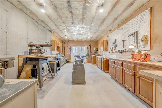 335 Camellia PL, Moneta, VA 24121