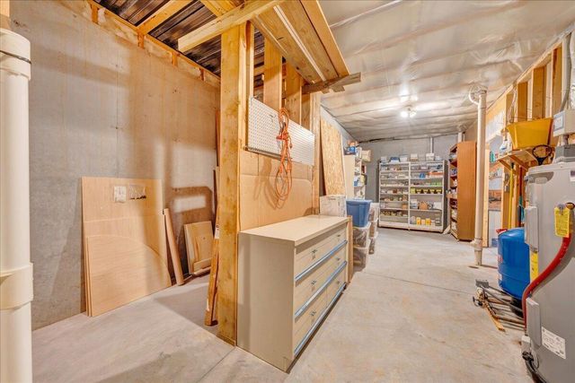 335 Camellia PL, Moneta, VA 24121