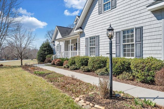 335 Camellia PL, Moneta, VA 24121