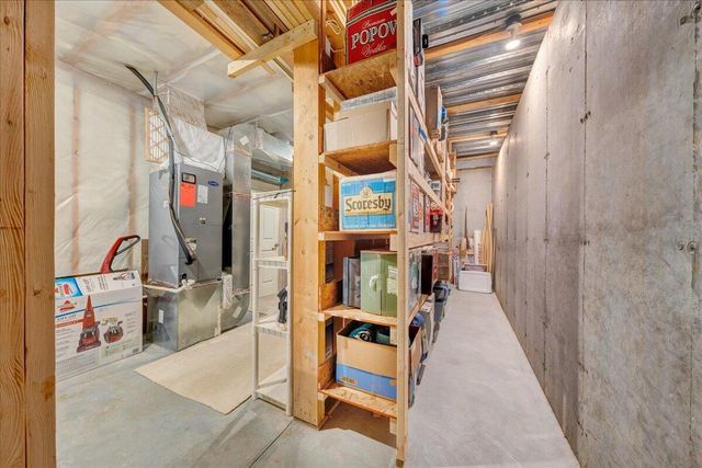 335 Camellia PL, Moneta, VA 24121