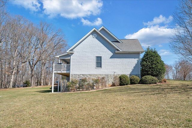 335 Camellia PL, Moneta, VA 24121