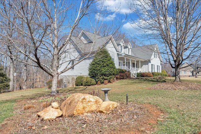 335 Camellia PL, Moneta, VA 24121