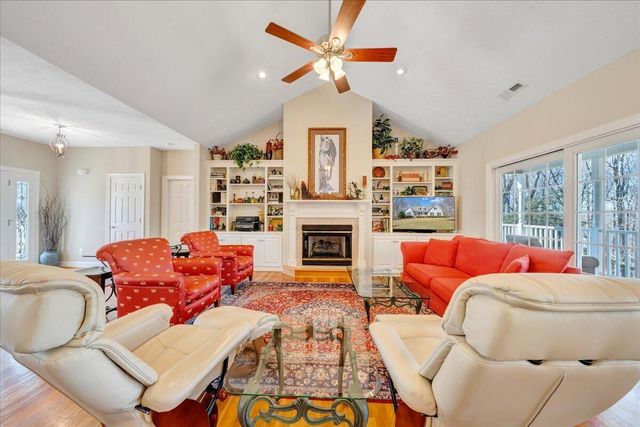 335 Camellia PL, Moneta, VA 24121