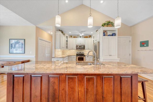 335 Camellia PL, Moneta, VA 24121