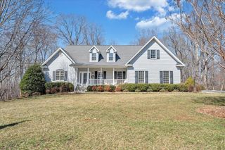 335 Camellia PL, Moneta, VA 24121