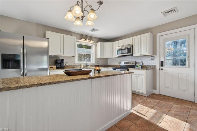 24347 Lovers LN, Windsor, VA 23487