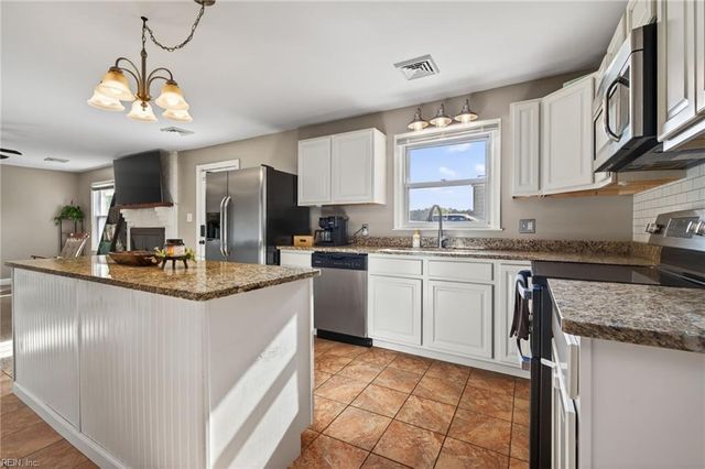 24347 Lovers LN, Windsor, VA 23487