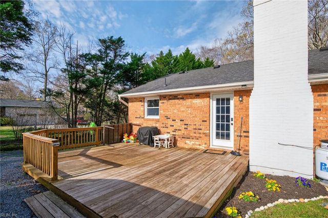 24347 Lovers LN, Windsor, VA 23487