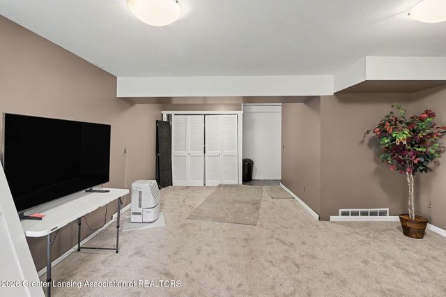 9777 Vfw Road, Eaton Rapids, MI 48827