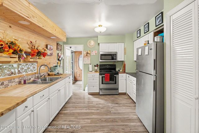 9777 Vfw Road, Eaton Rapids, MI 48827