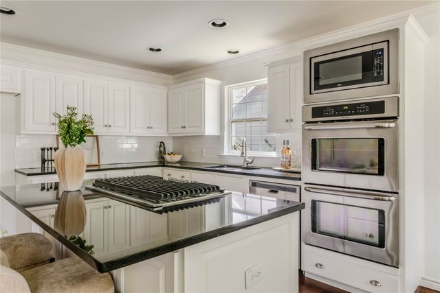 3982 Beechwood Lane, Dallas, TX 75220