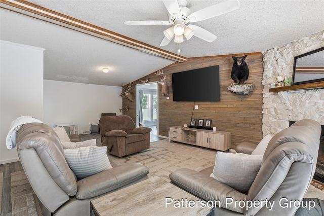 8229 E Apple Avenue, Ravenna, MI 49451