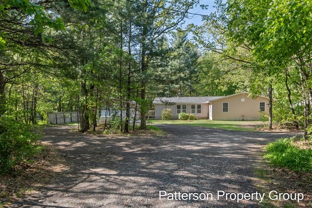 8229 E Apple Avenue, Ravenna, MI 49451