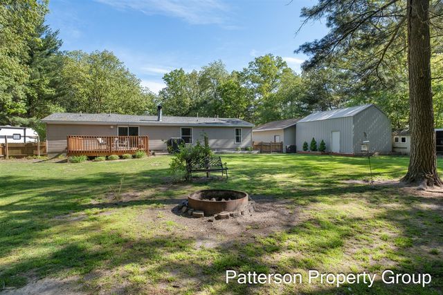 8229 E Apple Avenue, Ravenna, MI 49451