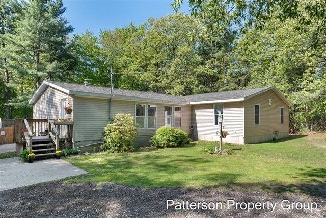 8229 E Apple Avenue, Ravenna, MI 49451