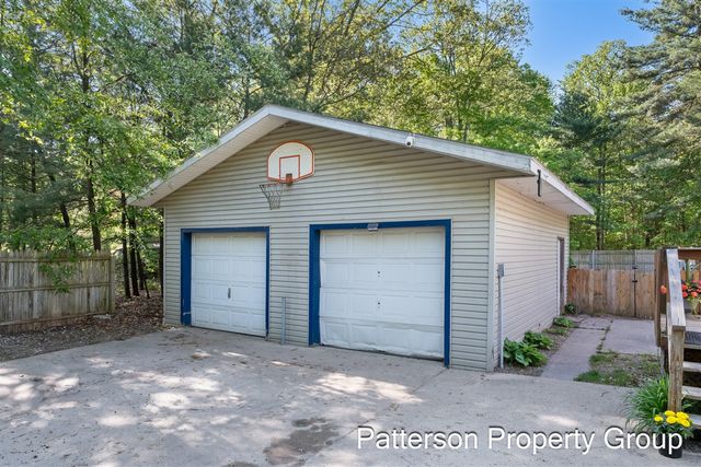 8229 E Apple Avenue, Ravenna, MI 49451