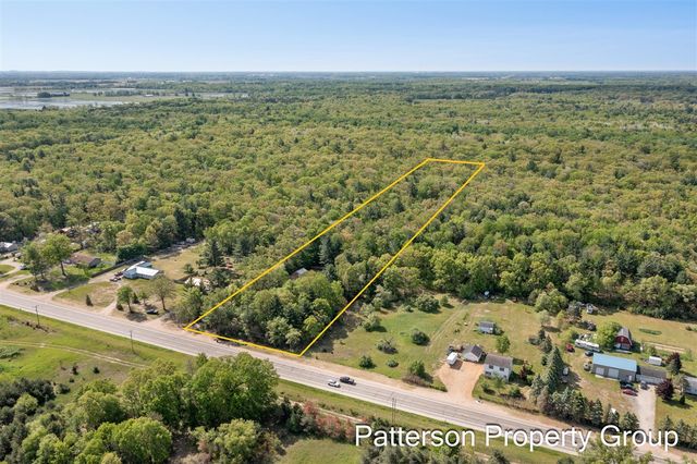 8229 E Apple Avenue, Ravenna, MI 49451