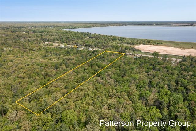 8229 E Apple Avenue, Ravenna, MI 49451