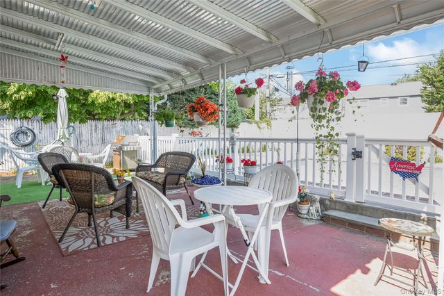23 Scholl Drive, Farmingdale, NY 11735