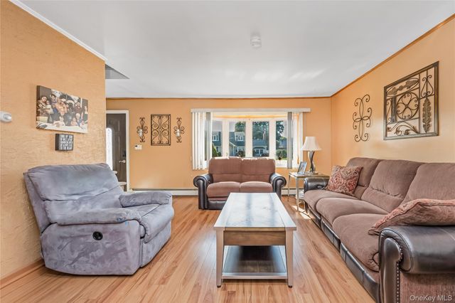23 Scholl Drive, Farmingdale, NY 11735