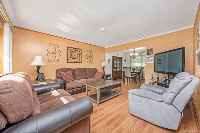 23 Scholl Drive, Farmingdale, NY 11735
