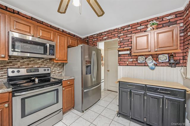 23 Scholl Drive, Farmingdale, NY 11735