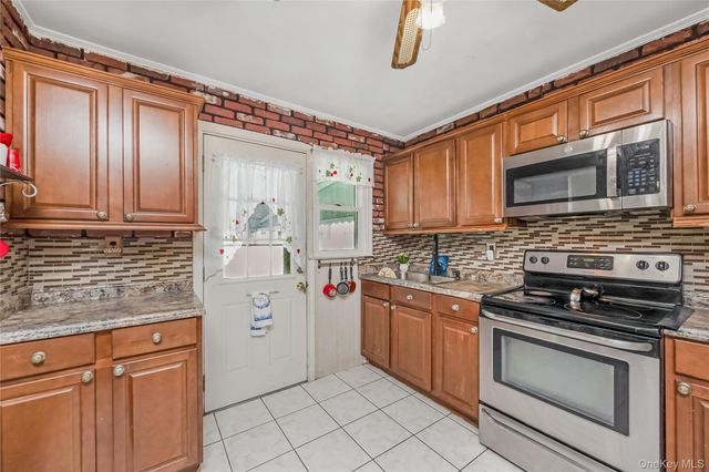 23 Scholl Drive, Farmingdale, NY 11735