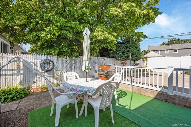 23 Scholl Drive, Farmingdale, NY 11735
