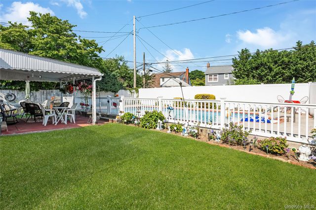 23 Scholl Drive, Farmingdale, NY 11735