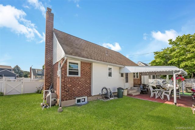 23 Scholl Drive, Farmingdale, NY 11735