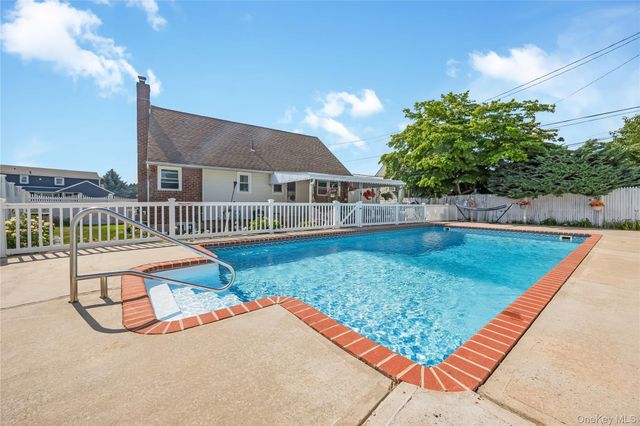 23 Scholl Drive, Farmingdale, NY 11735