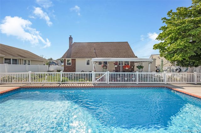 23 Scholl Drive, Farmingdale, NY 11735