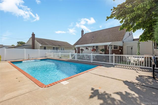 23 Scholl Drive, Farmingdale, NY 11735