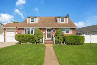 23 Scholl Drive, Farmingdale, NY 11735