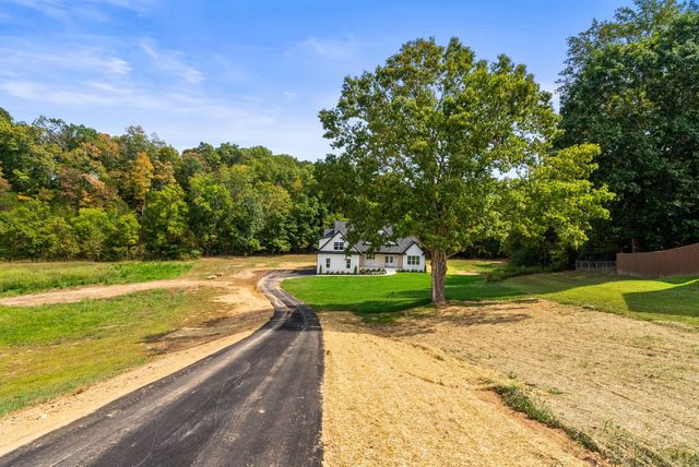 4082 Summit Dr, Greenbrier, TN 37073
