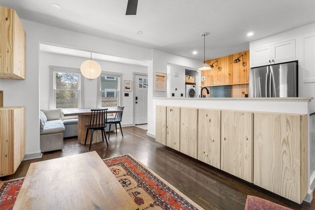 39 Topsfield Rd, Ipswich, MA 01938