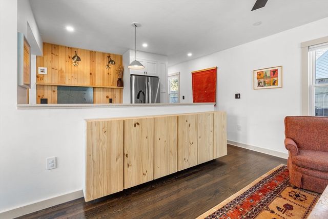 39 Topsfield Rd, Ipswich, MA 01938